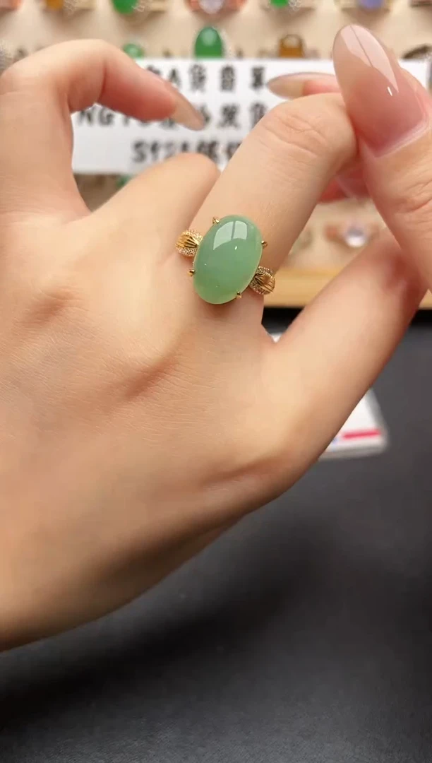 未镶嵌戒指翡翠一物一证一礼盒