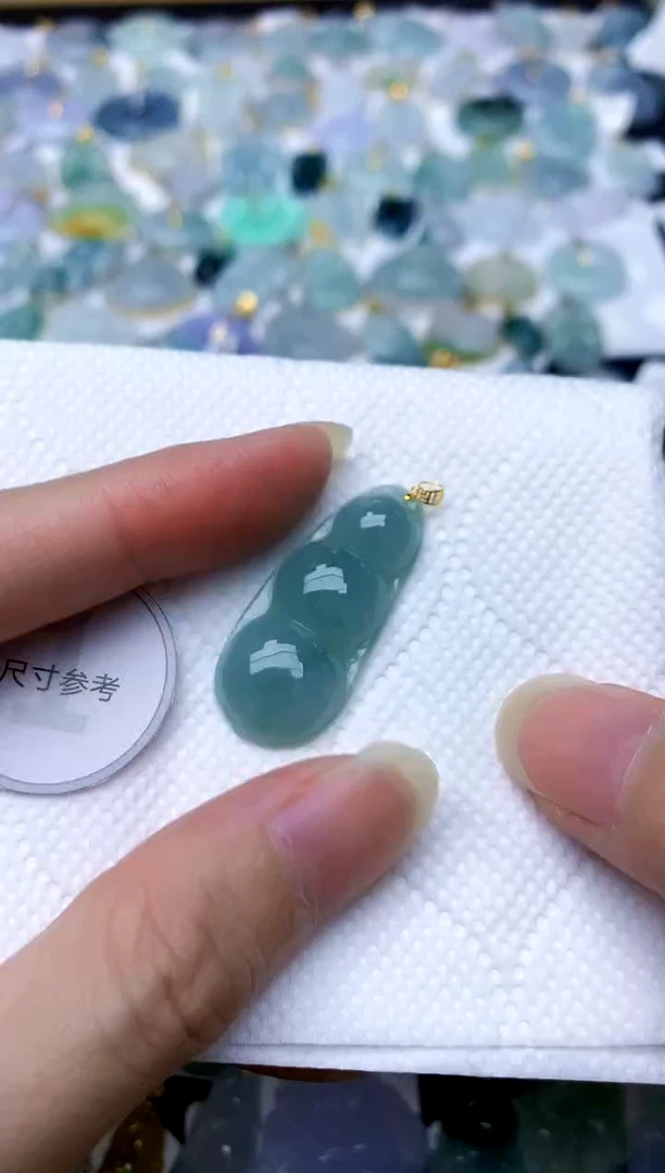 颈饰18K金镶嵌翡翠天然A货翡翠
