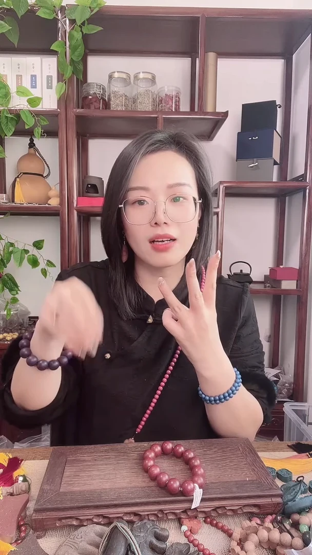 珠串朱砂大四合的1.8左右镶铜管的手串