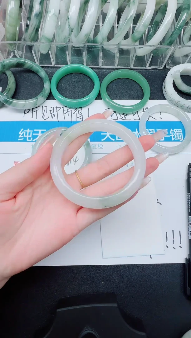 未镶嵌手镯石英质玉255-58.6