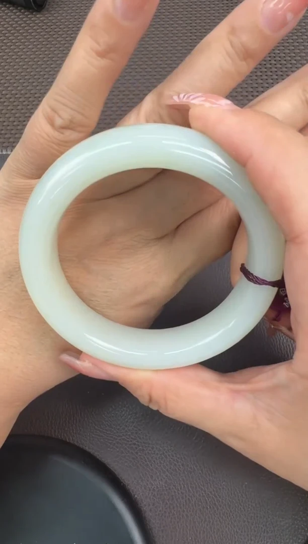 【闪购商品】和田玉手镯未镶嵌58