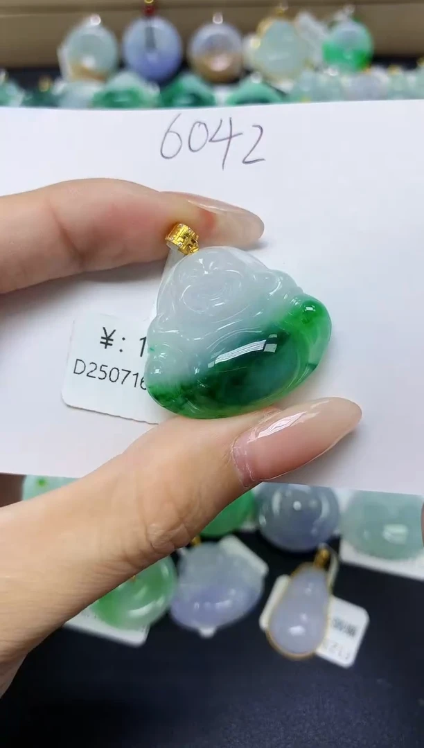 翡翠18K金镶嵌颈饰 天然缅甸翡翠A货