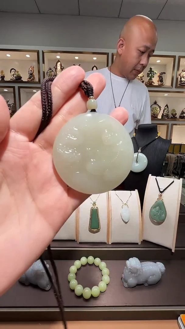 和田玉未镶嵌颈饰苏