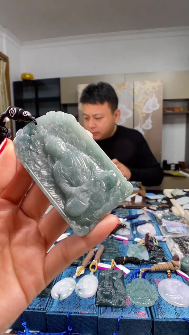 颈饰未镶嵌翡翠 多样性发其一