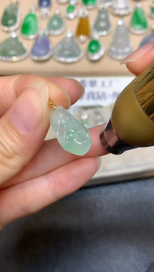 颈饰18K金镶嵌翡翠芭蕉叶【无服务费