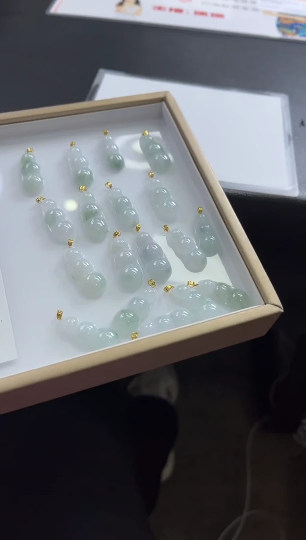 【闪购商品】翡翠颈饰18K金镶嵌A443多样性发一件/配绳子【小】