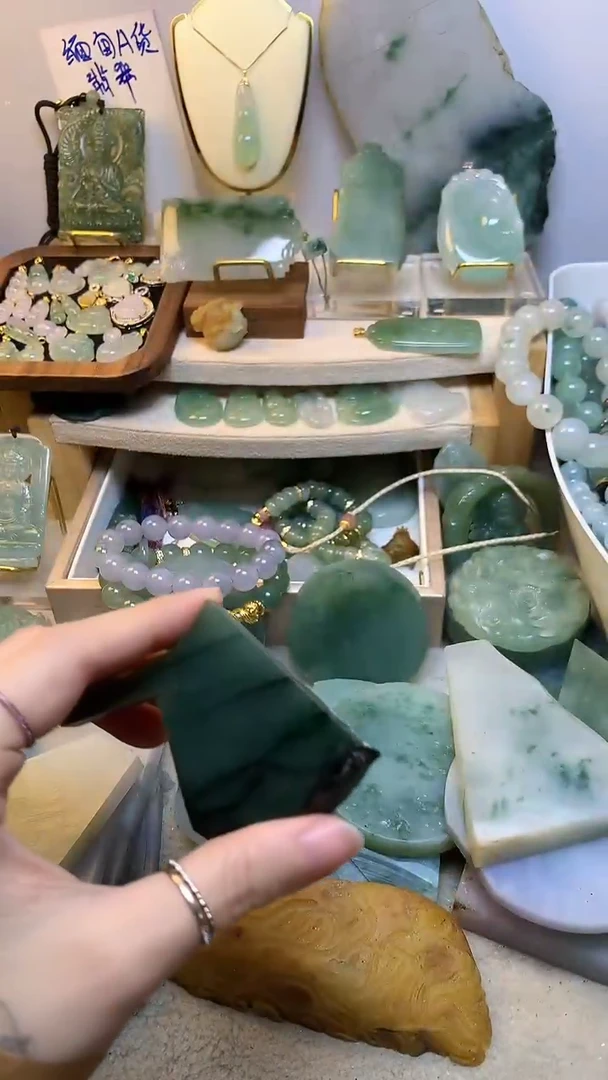 未镶嵌挂件翡翠 缅甸A货翡翠，没有运费险