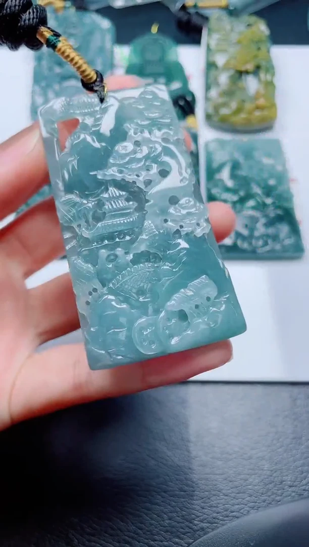 翡翠未镶嵌颈饰