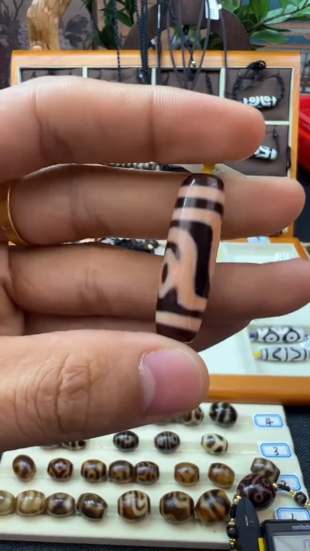 未镶嵌颈饰玛瑙/玉髓（覆膜）33.