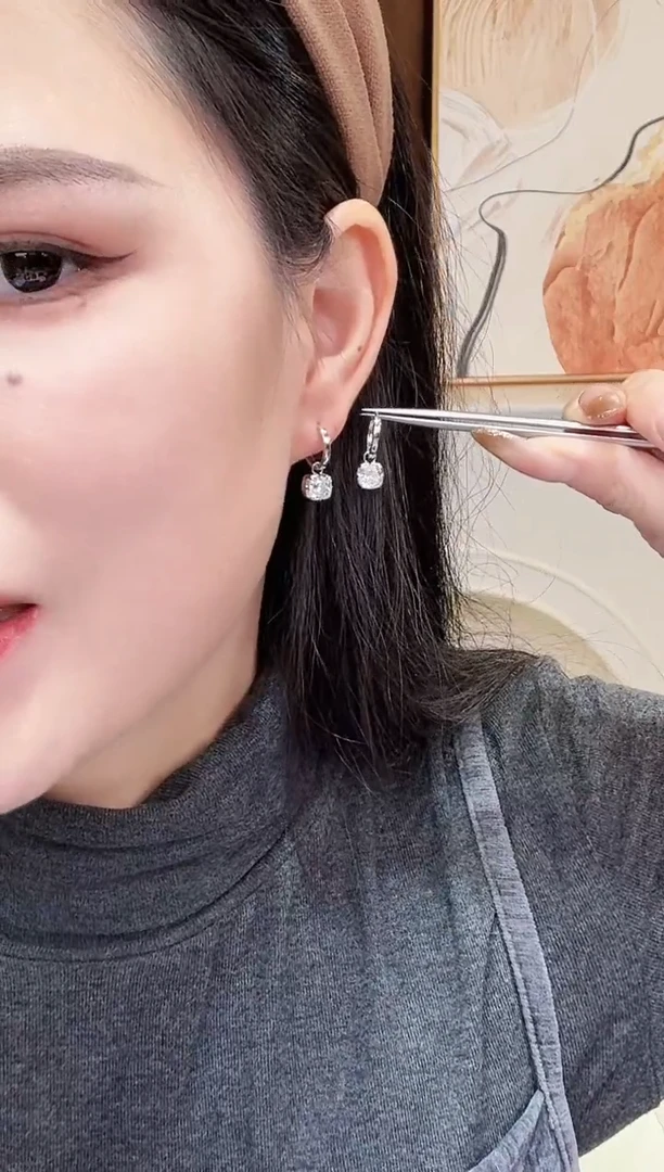 18K金镶嵌实验室培育钻石耳饰18k金k白1卡雷迪恩耳圈