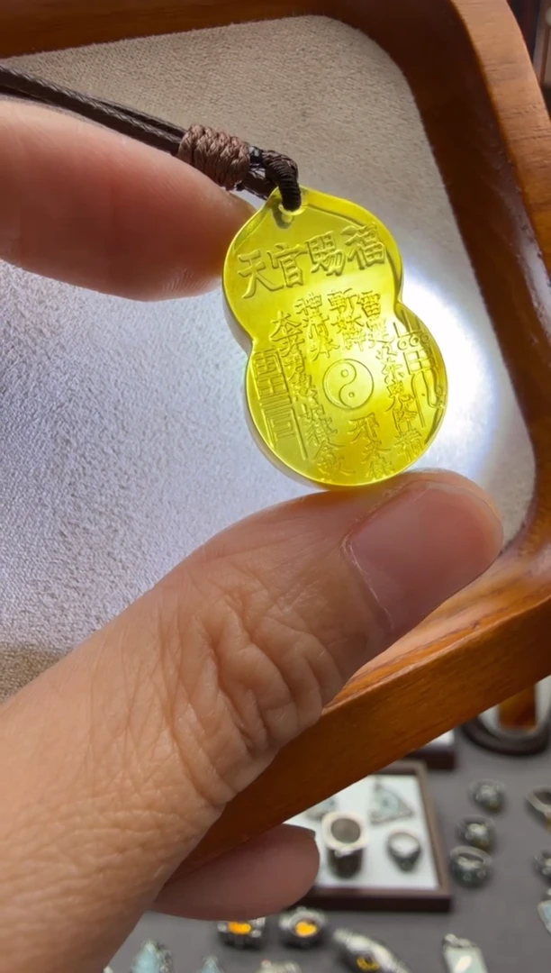 琥珀颈饰未镶嵌真****4天官
