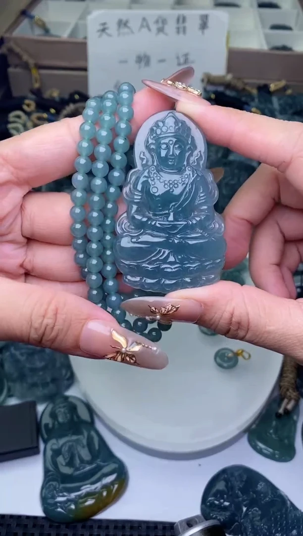 颈饰未镶嵌翡翠