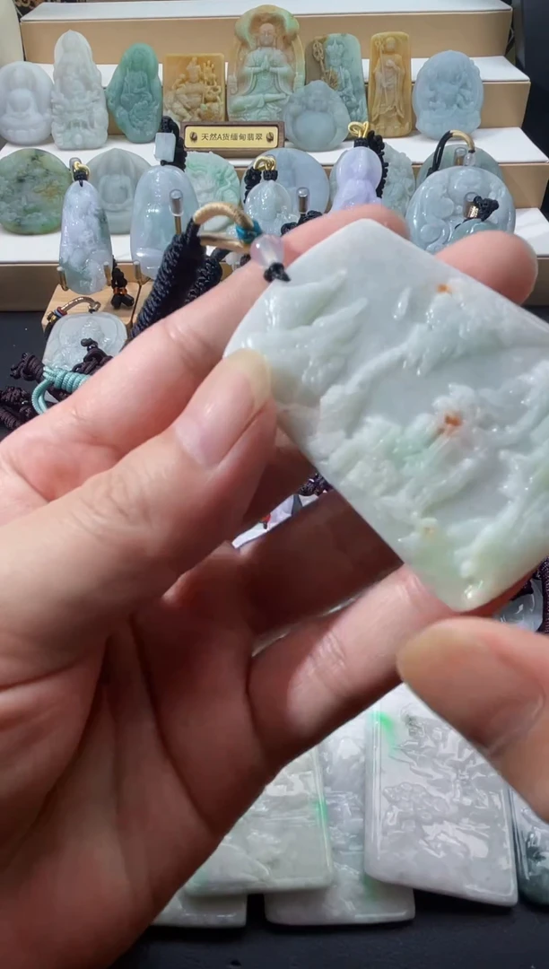 吊坠(赠链)未镶嵌翡翠10/21/      31