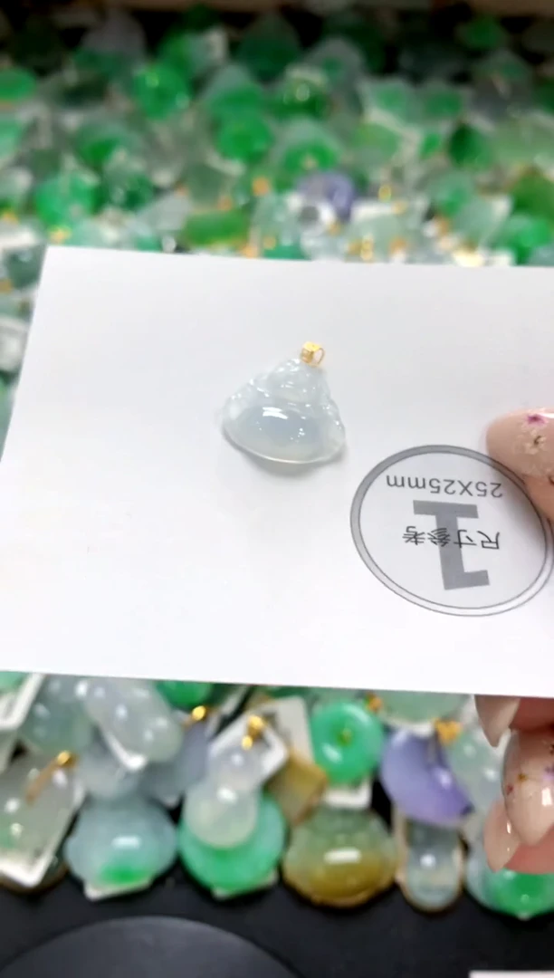 翡翠18K金镶嵌颈饰1111111111111111