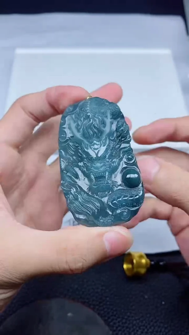 翡翠未镶嵌颈饰