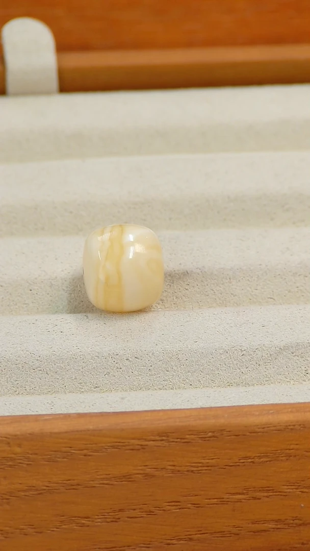 【闪购商品】蜜蜡裸石未镶嵌俄料微瑕12.5MM1.165克