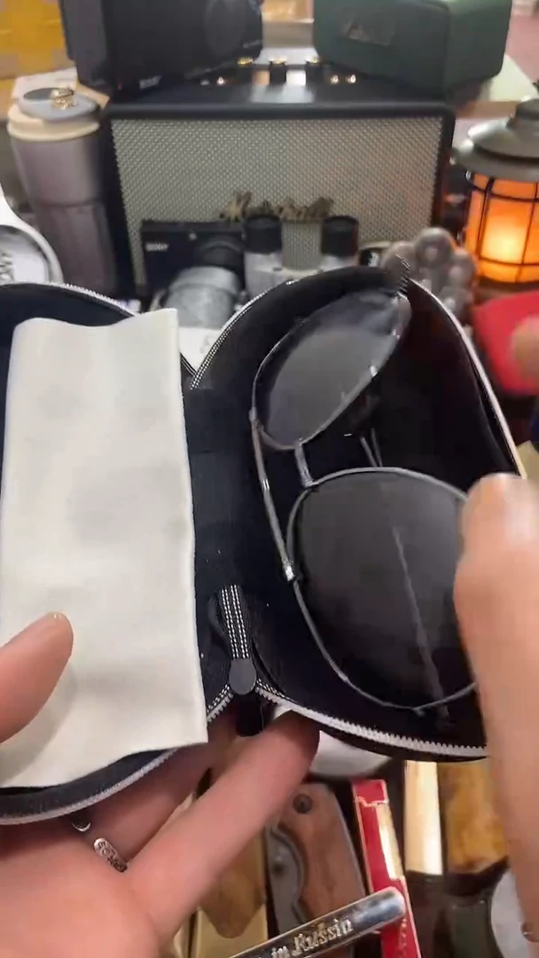 瓷片闪购商品  如图所示