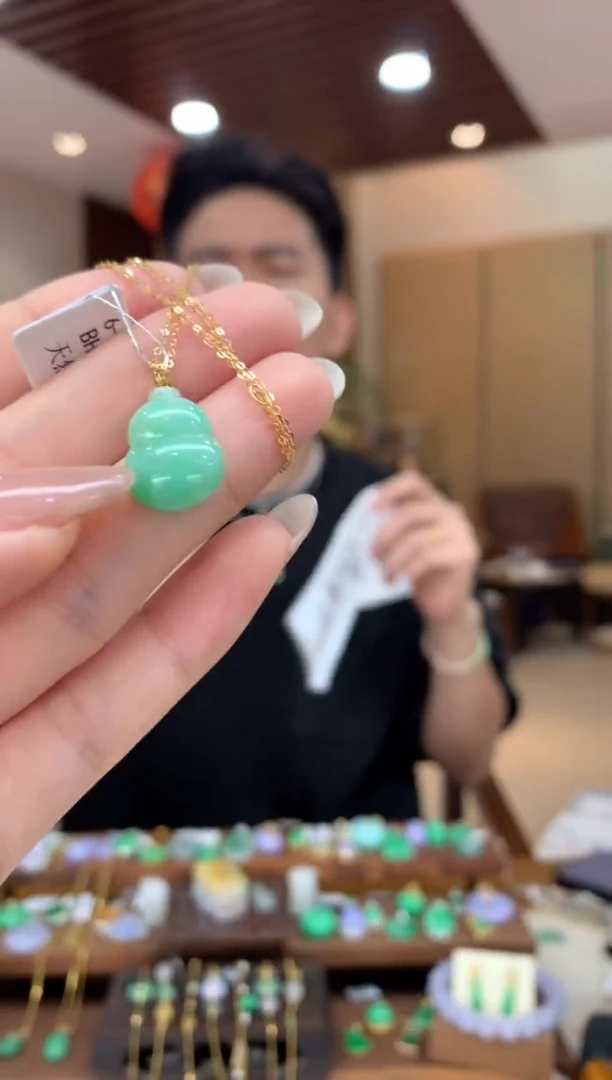 套链18K金镶嵌翡翠葫芦 套链