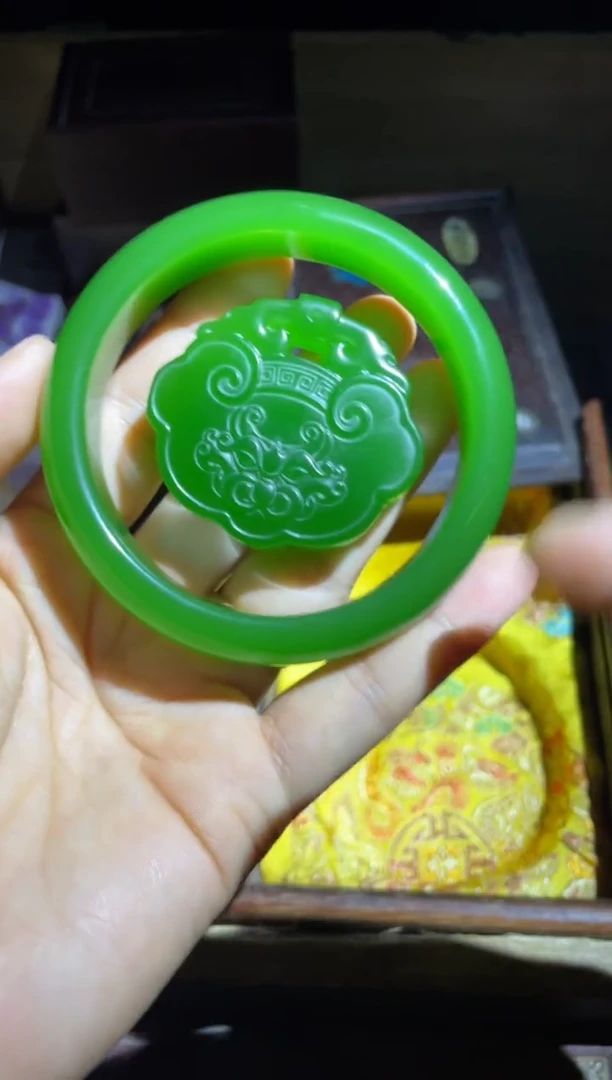 天然玉石未镶嵌颈饰 手镯平安锁一套给