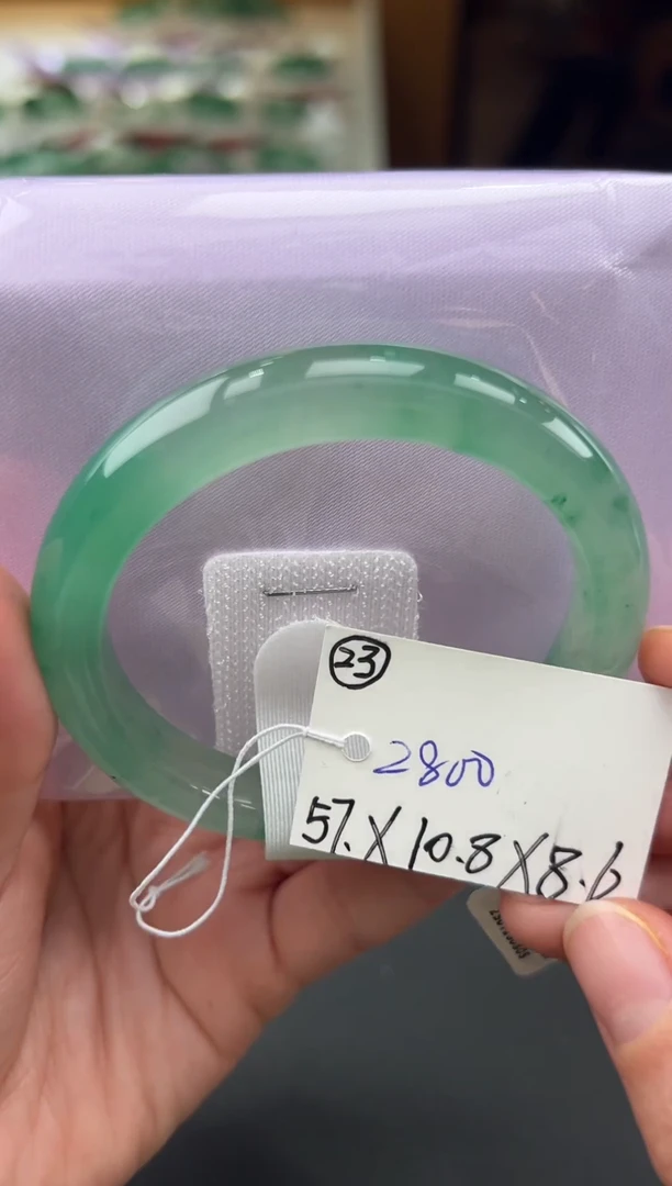 【闪购商品】石英质玉手镯未镶嵌非洲翠拍下联系小耳机看购买须知！