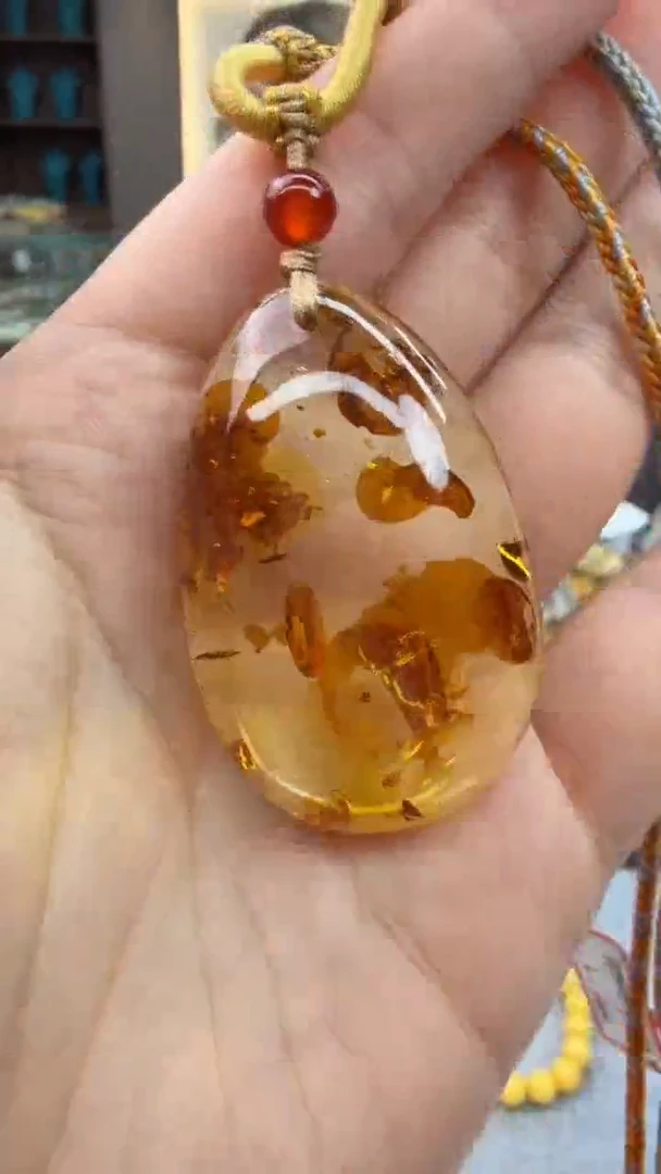 琥珀颈饰未镶嵌146号秒拍 假一罚三