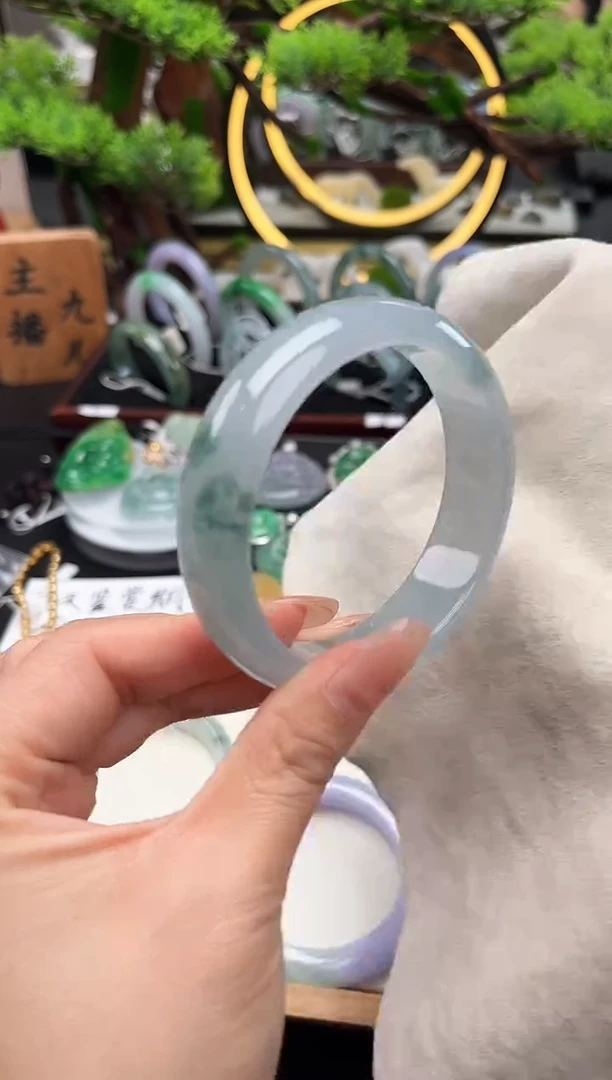 未镶嵌手镯翡翠手镯