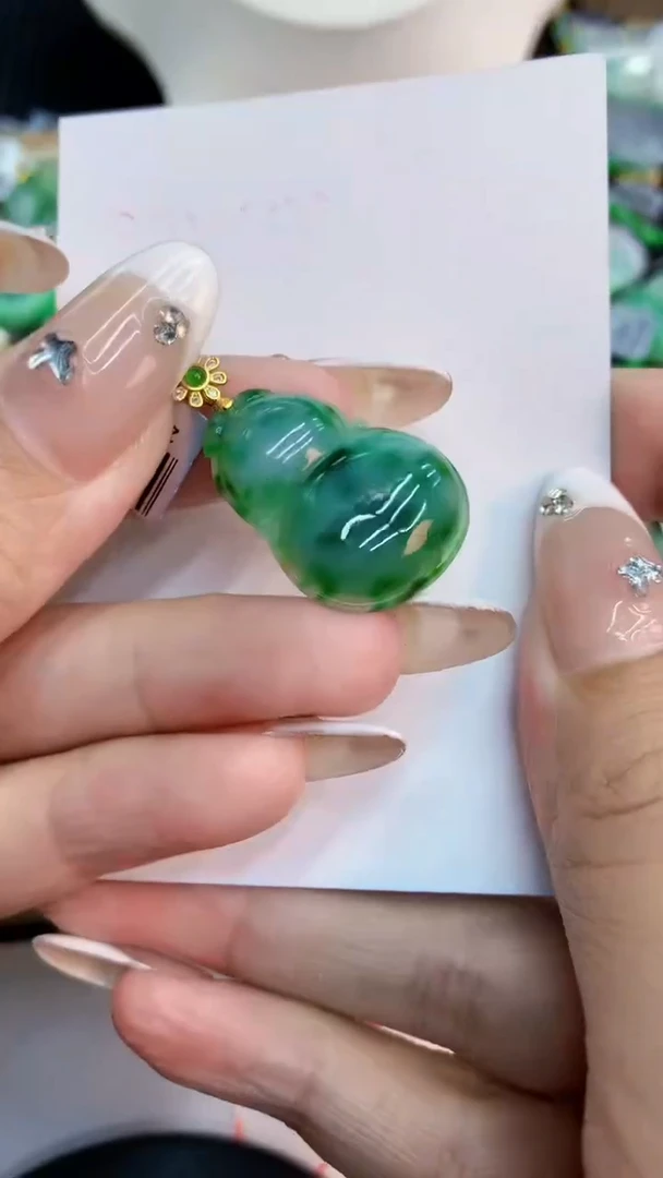 翡翠未镶嵌吊坠(不含链)1