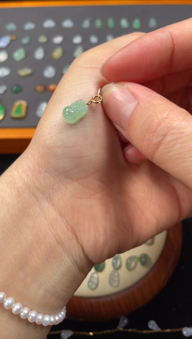 吊坠(不含链)18K金镶嵌翡翠一个JK623