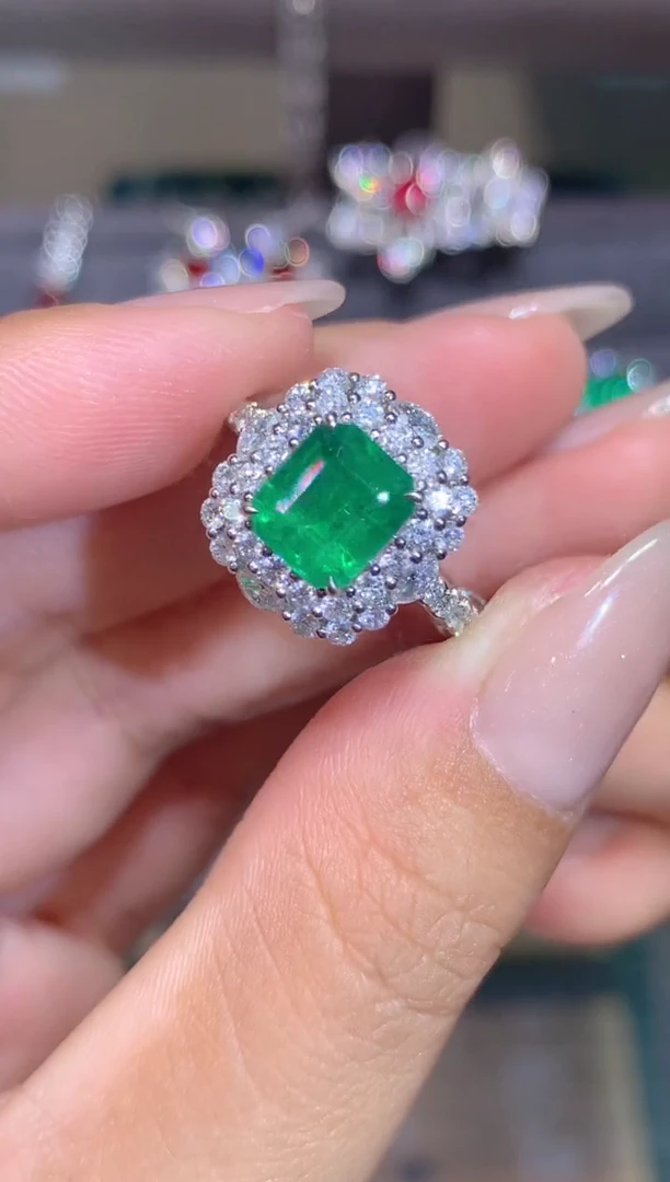祖母绿戒指18K金镶嵌1.59CT