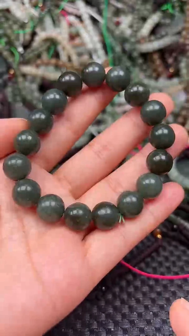 和田玉未镶嵌颈饰1