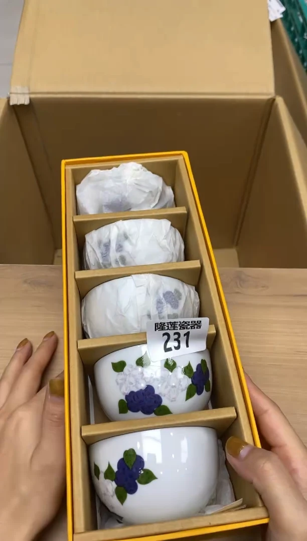 瓷片秋**痕隆莲瓷器欢迎大家