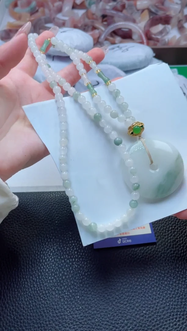 【闪购商品】石英质玉手镯未镶嵌毛衣链