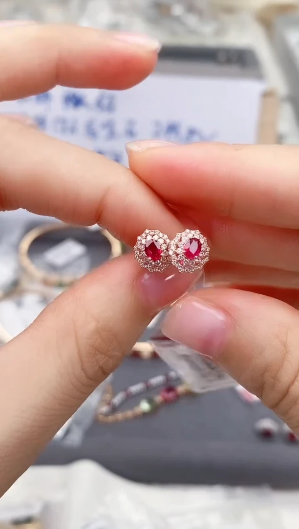 耳饰18K金镶嵌红宝石高货