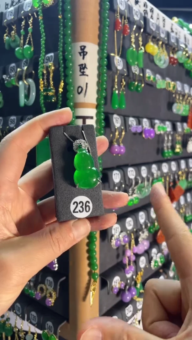 【闪购商品】翡翠耳饰银S925镶嵌236...