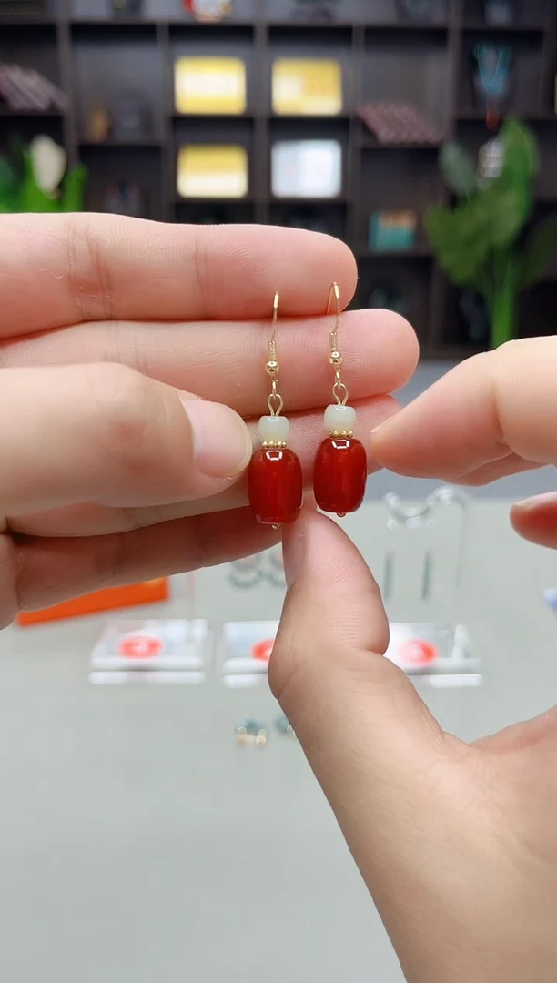 银S925镶嵌耳饰玛瑙/玉髓335000