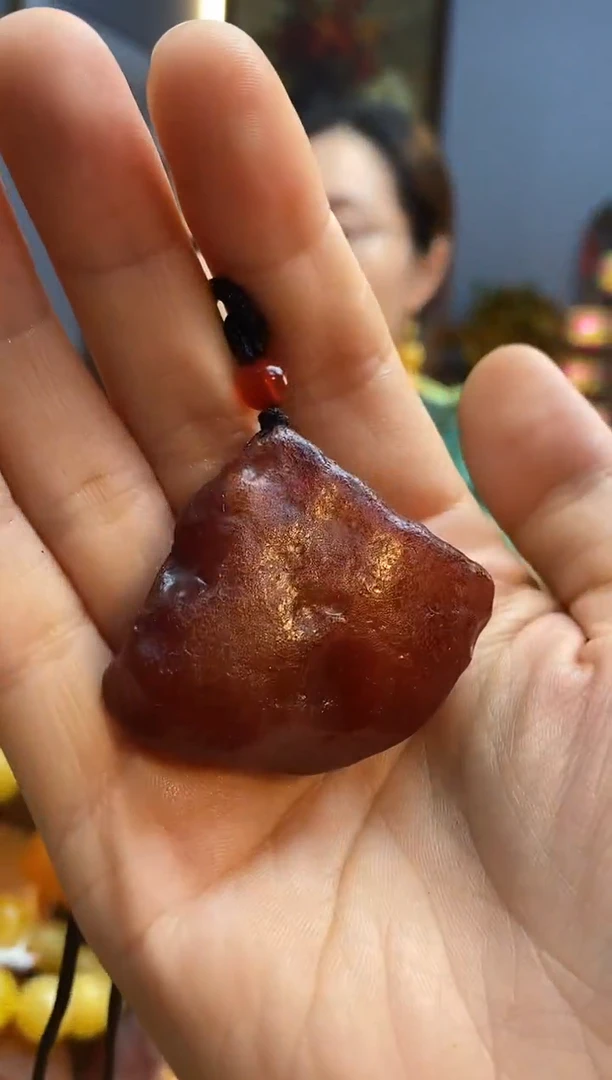未镶嵌颈饰琥珀吊坠