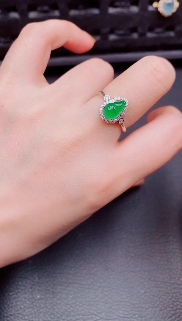 【闪购商品】翡翠戒指银S925镶嵌天然a货翡翠584