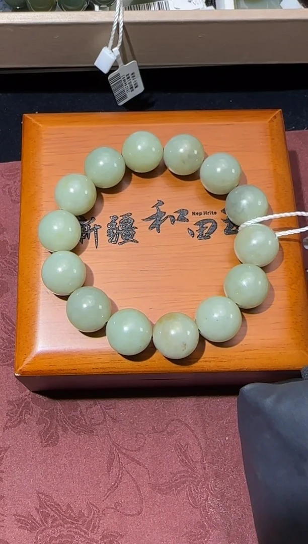 未镶嵌手串和田玉且末糖白微色差卡16圆珠手串