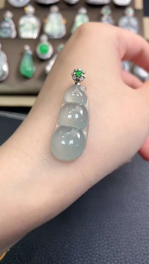 翡翠18K金镶嵌吊坠(不含链)春日珠宝 B21