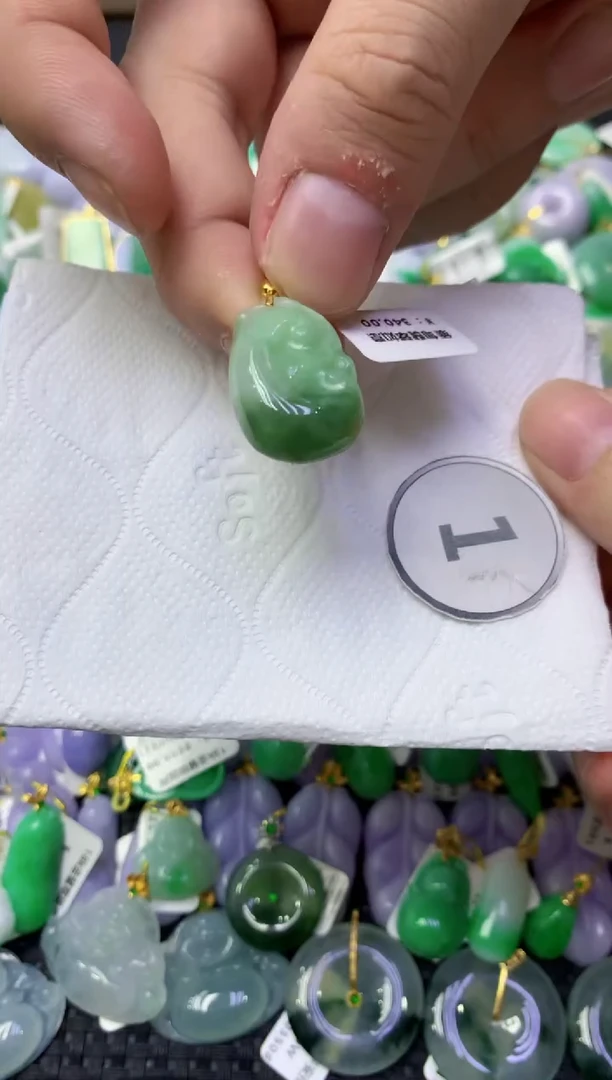 颈饰未镶嵌翡翠天然缅甸翡翠A货