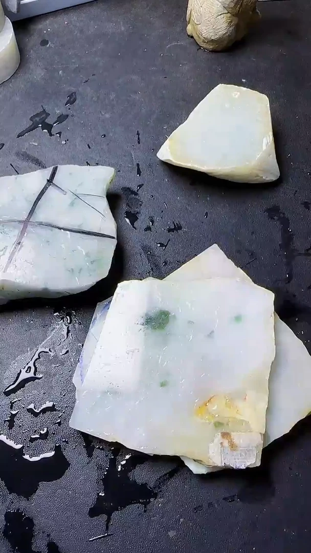 翡翠未镶嵌颈饰054翡翠