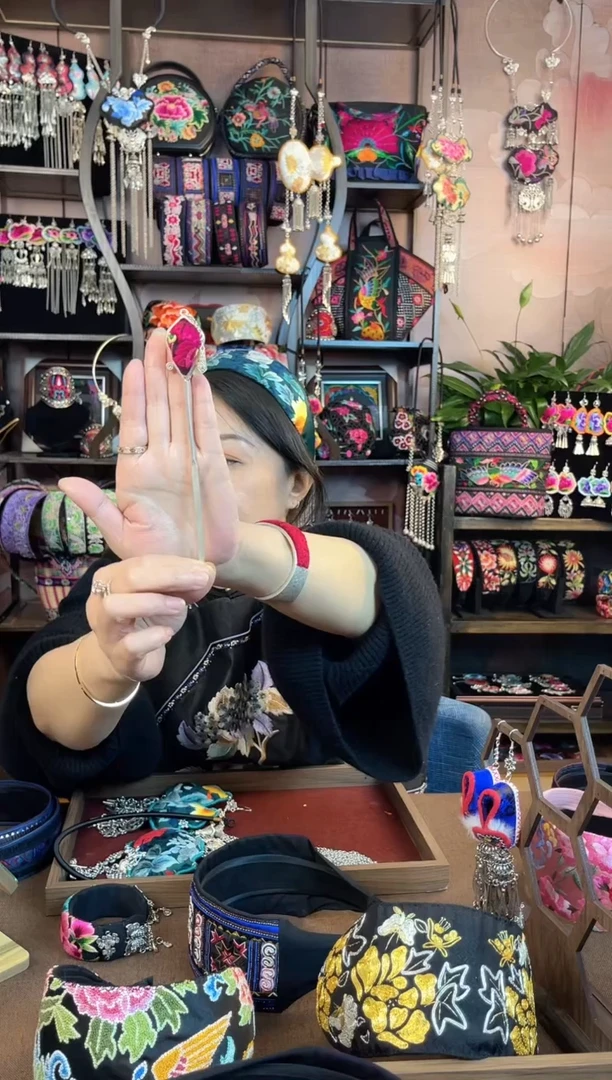 织绣民族风手工非遗老绣饰品550