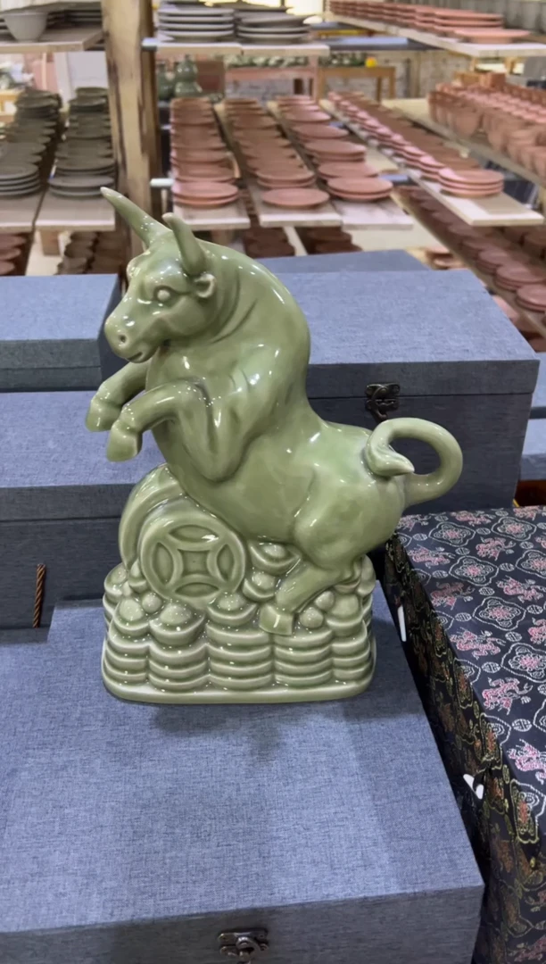 耀州窑青瓷大金牛摆件+礼盒