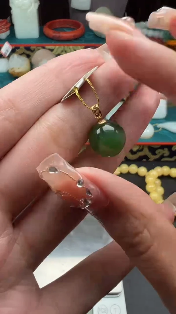 和田玉18K金镶嵌颈饰吊坠 e056