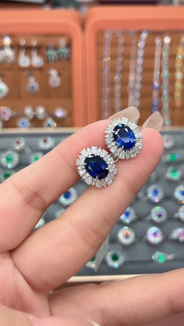 耳饰蓝宝石18K金镶嵌-3.62克拉