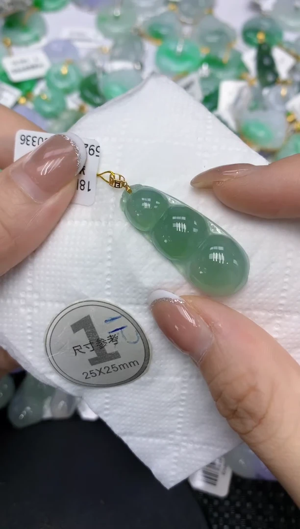 颈饰18K金镶嵌翡翠1111111