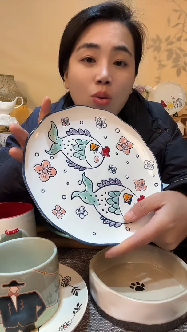 【闪购商品】瓷片8.5英寸鱼手绘盘 微瑕染色介意勿拍