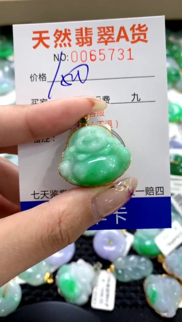 翡翠18K金镶嵌颈饰1111111111111111