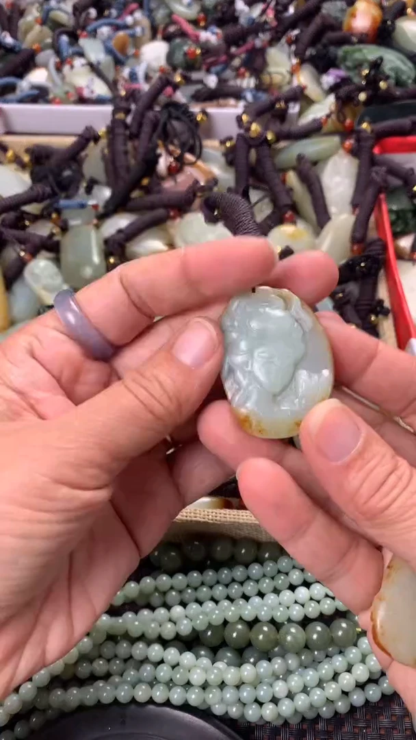 【闪购商品】和田玉颈饰未镶嵌多样性发货没有证书拍一发一有瑕