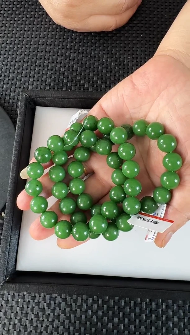 手串未镶嵌和田玉（碧玉）约12MM多样性发一